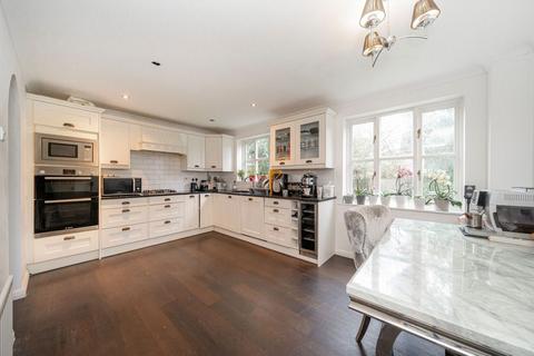 undefined, Staniland Drive, Weybridge KT13
