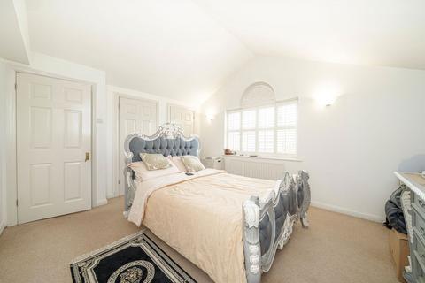 undefined, Staniland Drive, Weybridge KT13