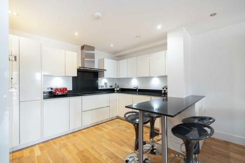 3 bedroom flat for sale, Camden Road, London NW1