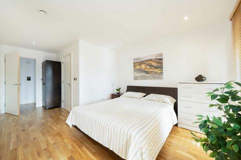3 bedroom flat for sale, Camden Road, London NW1