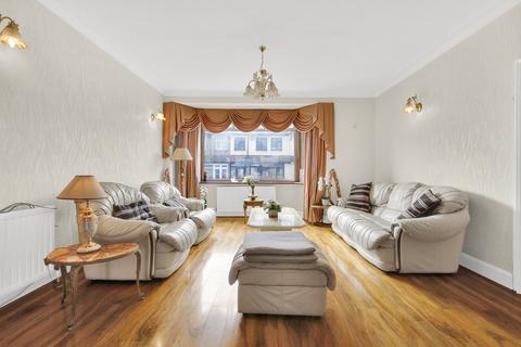 3 bedroom terraced house to rent, Roman Road, London E6