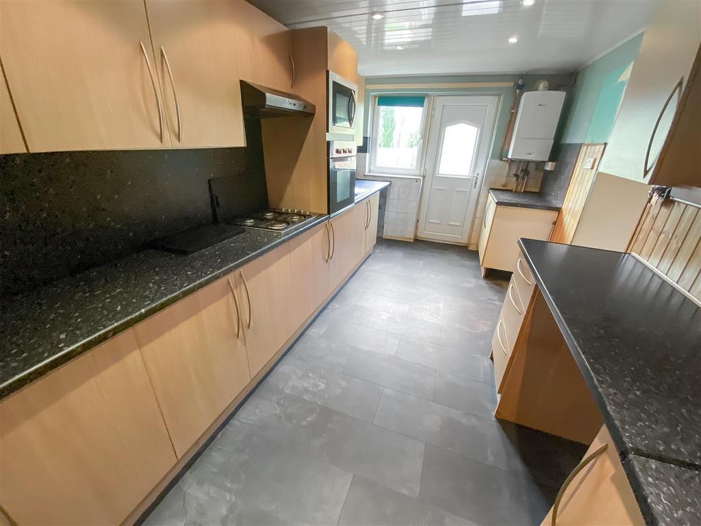 Kitchen (2).jpg