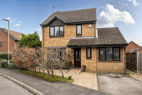 4 bedroom detached house for sale, Ryves Avenue, Hampshire GU46