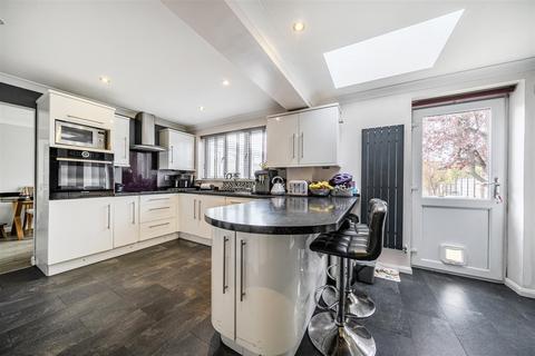 4 bedroom detached house for sale, Ryves Avenue, Hampshire GU46