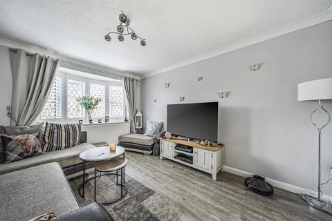 4 bedroom detached house for sale, Ryves Avenue, Hampshire GU46
