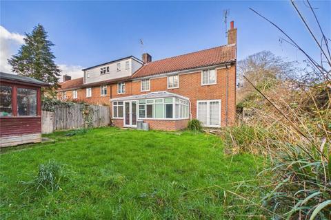 3 bedroom end of terrace house for sale, Shaws Road, Northgate, Crawley, West Sussex, RH10 8DH