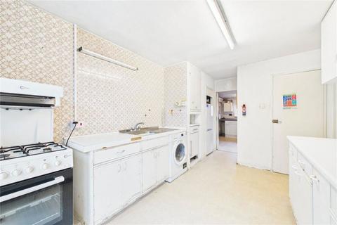 3 bedroom end of terrace house for sale, Shaws Road, Northgate, Crawley, West Sussex, RH10 8DH