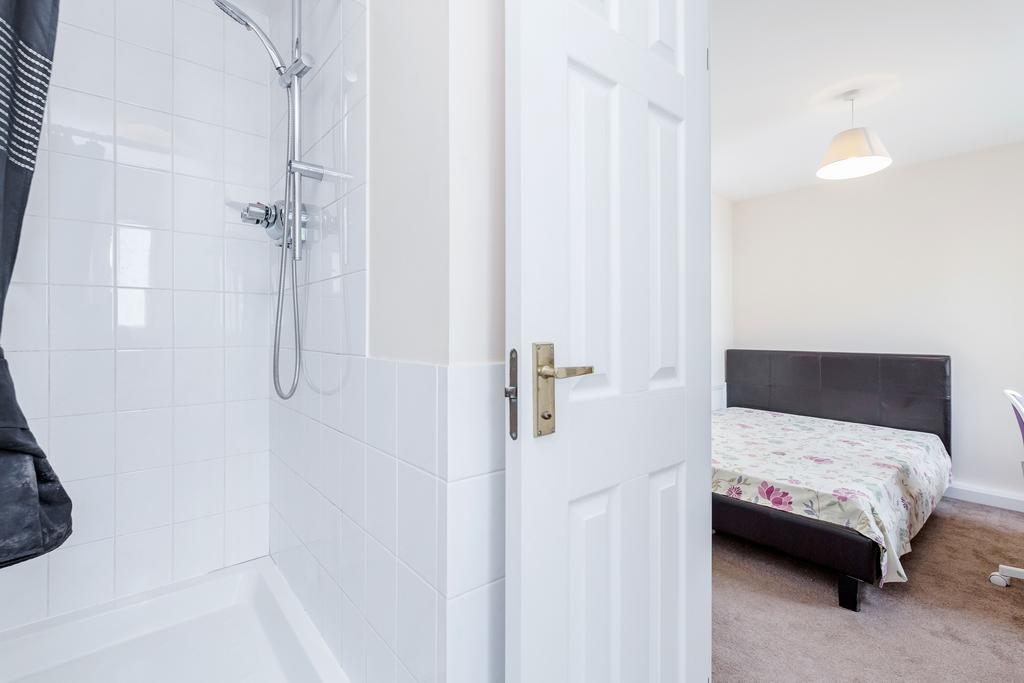 En suite bedroom, en suite