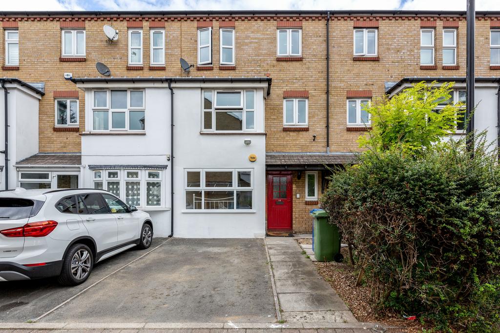 Detached house exterior, driveway