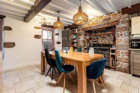 4 bedroom detached house for sale, Debonair