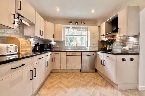 4 bedroom detached house for sale, St. Andrews Place, Beith