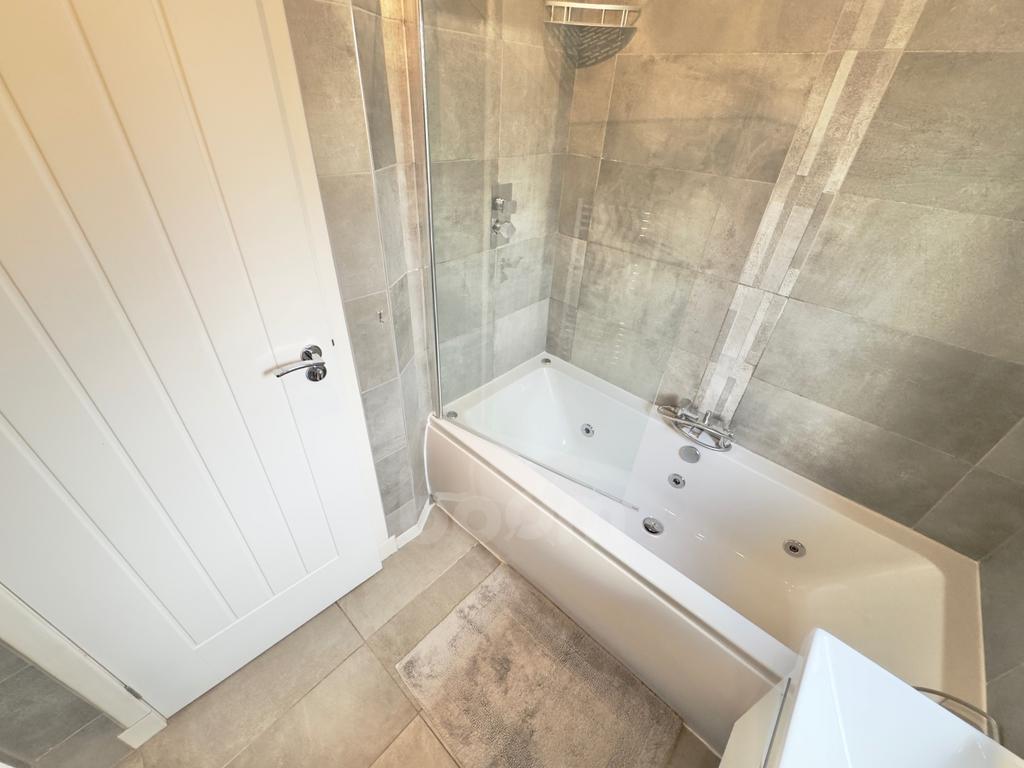 St.Andrews Place, Beith bathroom