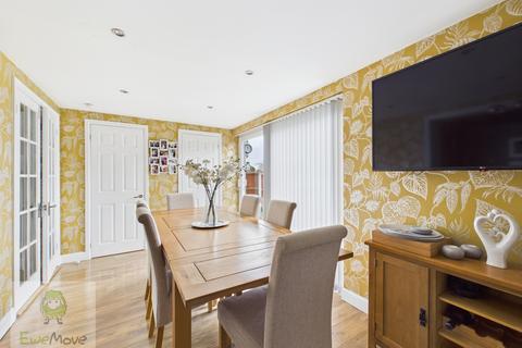 4 bedroom terraced house for sale, ST. LUKES WAY, ALLHALLOWS, ROCHESTER, ME3 9PR