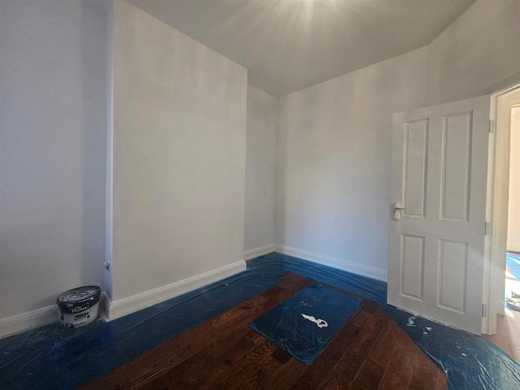 Bedroom 1.jpg