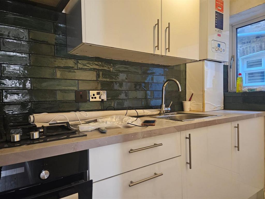 Kitchen...jpg