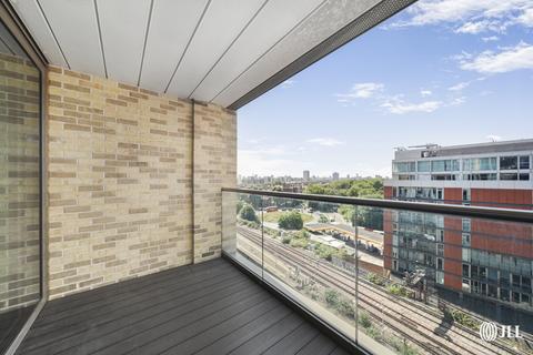 2 bedroom apartment to rent, Prince Of Wales Drive, London  SW11