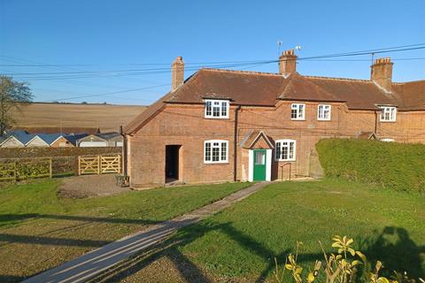 2 bedroom end of terrace house to rent, Lower Woodcott