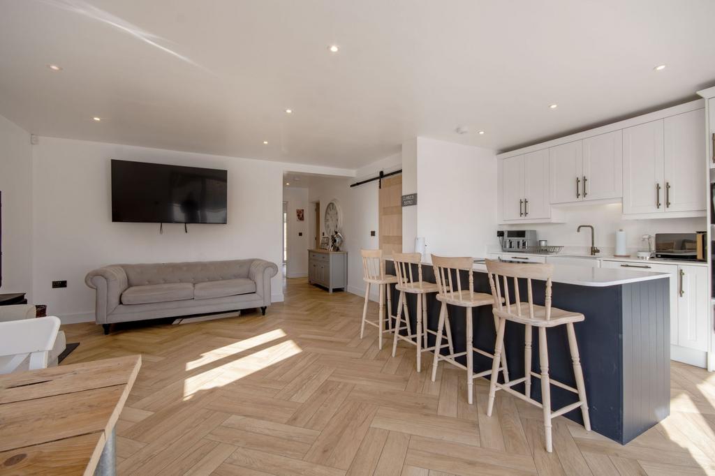 Open plan kitchen / dining room / lounge