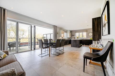 3 bedroom flat for sale, Cockfosters Road, Hadley Wood, EN4