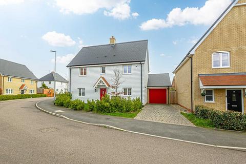 4 bedroom detached house for sale, Hughes Crescent, Wickford, SS11