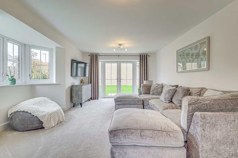 4 bedroom detached house for sale, Hughes Crescent, Wickford, SS11