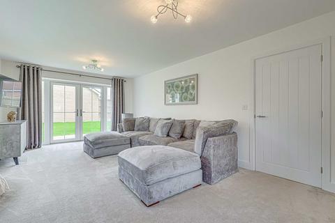 4 bedroom detached house for sale, Hughes Crescent, Wickford, SS11