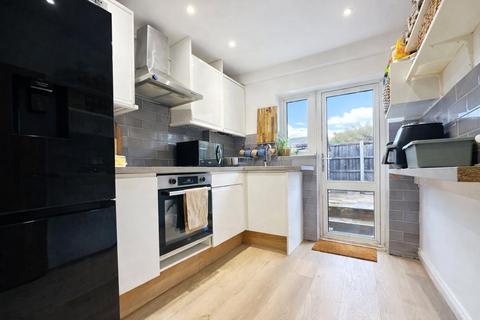 2 bedroom maisonette for sale, Southend Lane, London, SE6