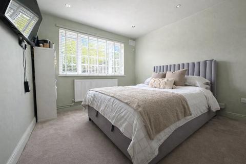 2 bedroom maisonette for sale, Southend Lane, London, SE6