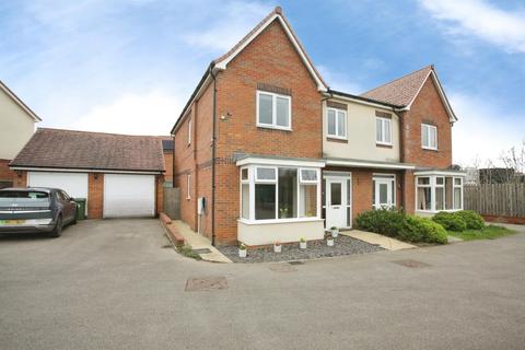 4 bedroom semi-detached house for sale, Curtis Close, RUGBY
