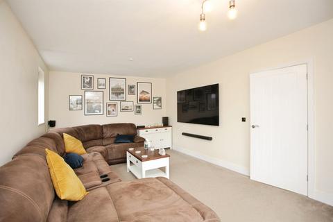 4 bedroom semi-detached house for sale, Curtis Close, RUGBY