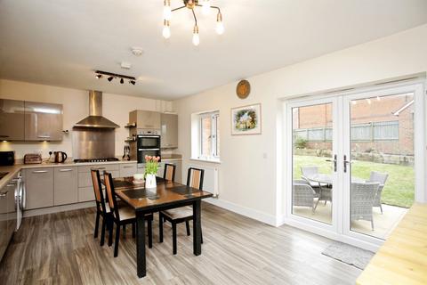 4 bedroom semi-detached house for sale, Curtis Close, RUGBY