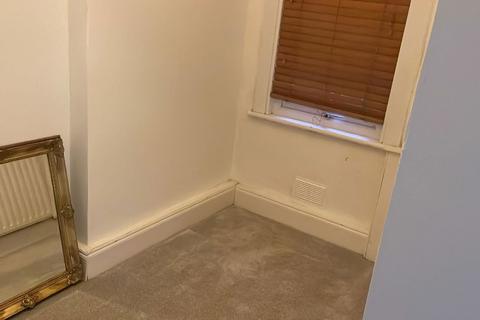 2 bedroom maisonette to rent, Cowley Road, London E11