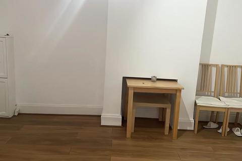 2 bedroom maisonette to rent, Cowley Road, London E11