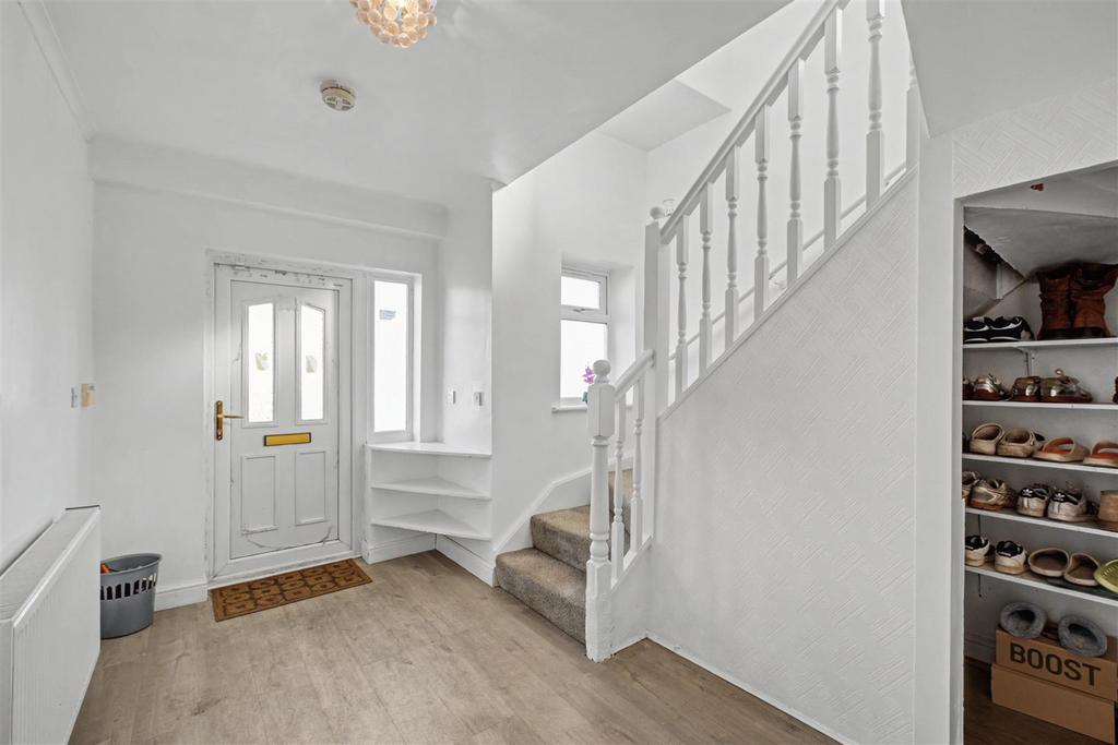 Entrance Hall 1.jpeg