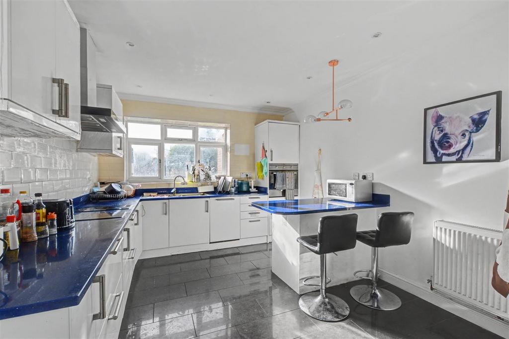 Kitchen 2.jpeg