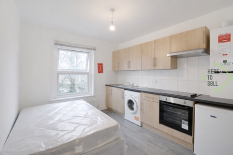 Studio to rent, 8 Woodland Road, London N11
