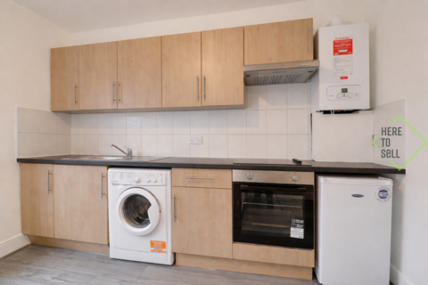 Studio to rent, 8 Woodland Road, London N11