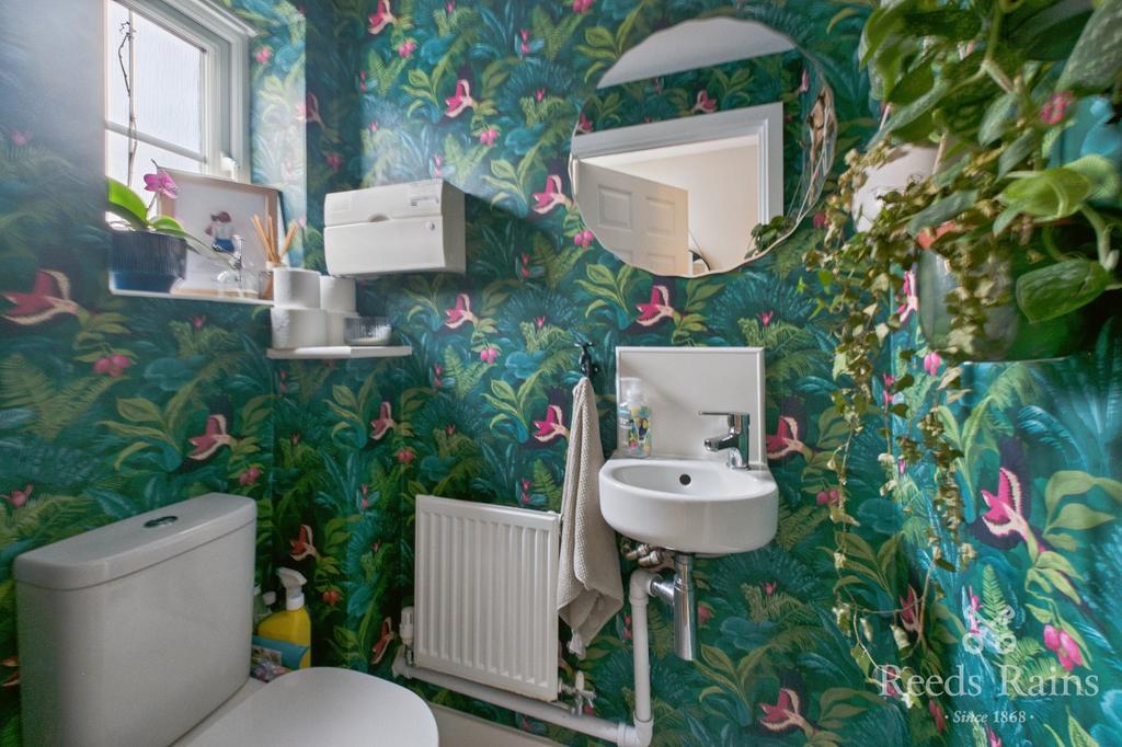 Cloakroom / WC