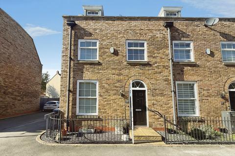 4 bedroom end of terrace house for sale, Peterson Drive, Grimsby DN36