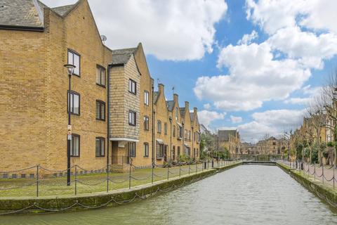 undefined, Waterman Way, Wapping, London, E1W