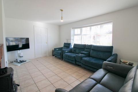 4 bedroom end of terrace house for sale, Field Close, Houghton-on-the-Hill