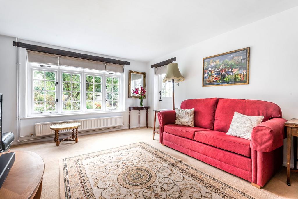 Sitting room with dining area