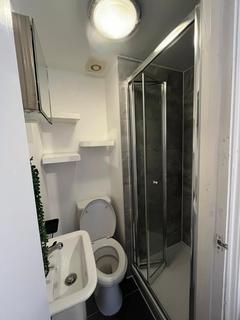Studio to rent, Dalling Road, London, W6