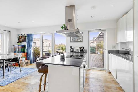 2 bedroom flat for sale, Fairbourne Road, London SW4