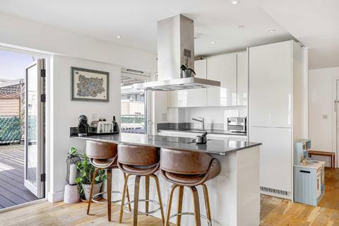 2 bedroom flat for sale, Fairbourne Road, London SW4