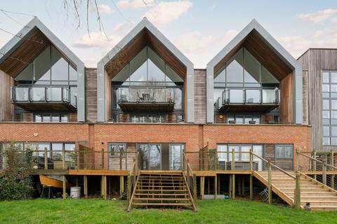 2 bedroom apartment for sale, Jessamy Road, Weybridge, KT13