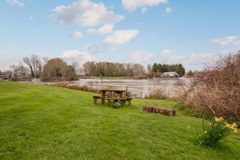 2 bedroom apartment for sale, Jessamy Road, Weybridge, KT13