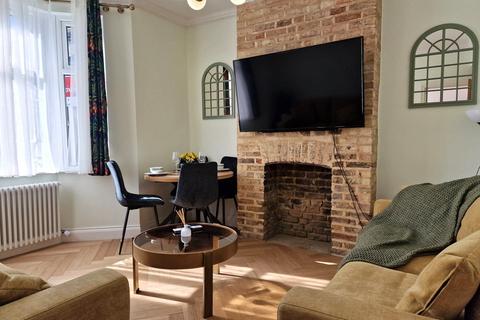 2 bedroom flat to rent, London E17
