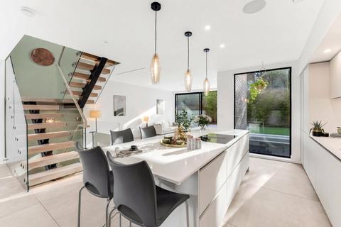 Gulliver Place, Muswell Hill, N10