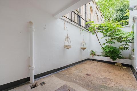 2 bedroom flat to rent, Onslow Square, London SW7